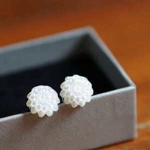 White Mother Pearl floral ear studs (S)